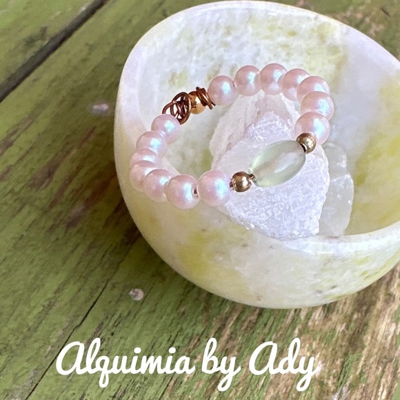 Rice pearls and green fluorite beaded handmade ring dainty band - Picture 1 of 6